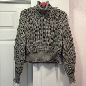 Knitted Turtleneck green/olive sweater.